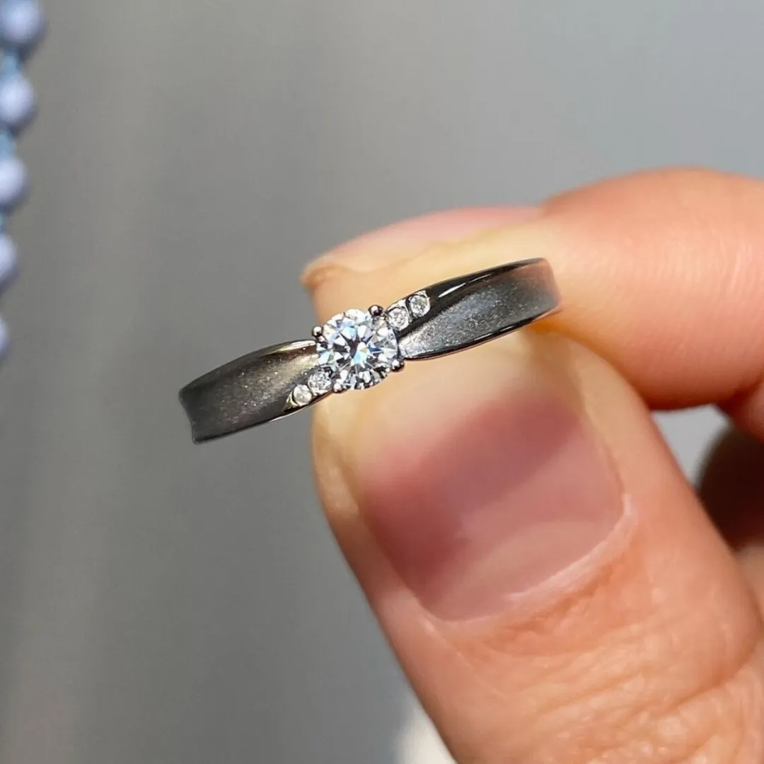 /public/photos/live/Round Cut Cluster Moissanite Engagement Ring 442 (4).webp